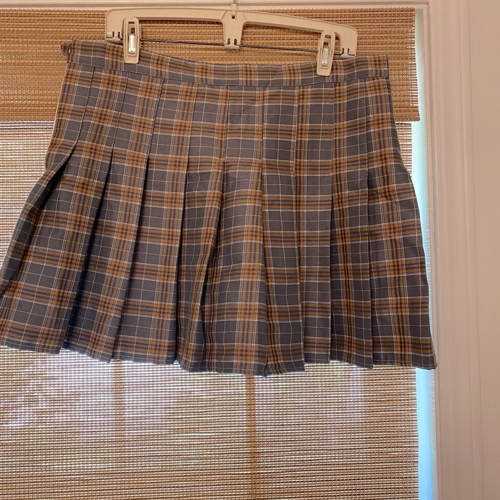 Grey plaid pleated mini skirt